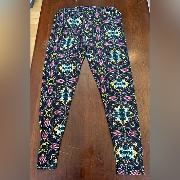 LuLaRoe Leggings - Picture 2 of 2